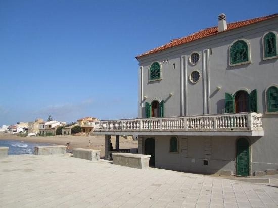 Montalbano Tour: Sampieri, Scicli, Punta Secca & Donnafugata Castle